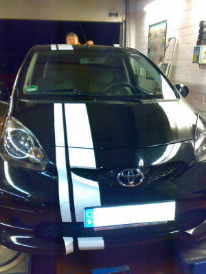 Toyota mit Dekorstreifen